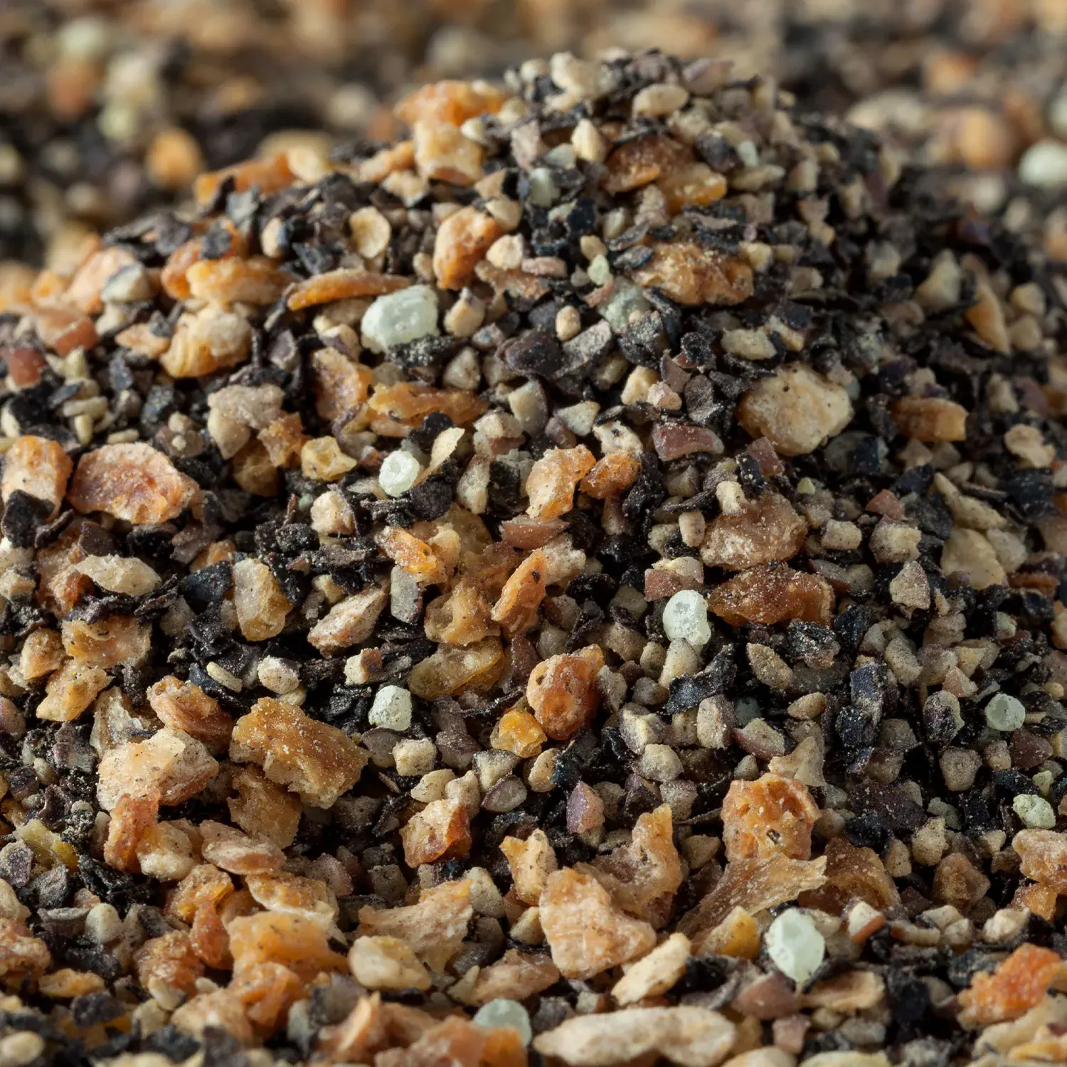 Detailansicht von geschrotetem Zitronenpfeffer