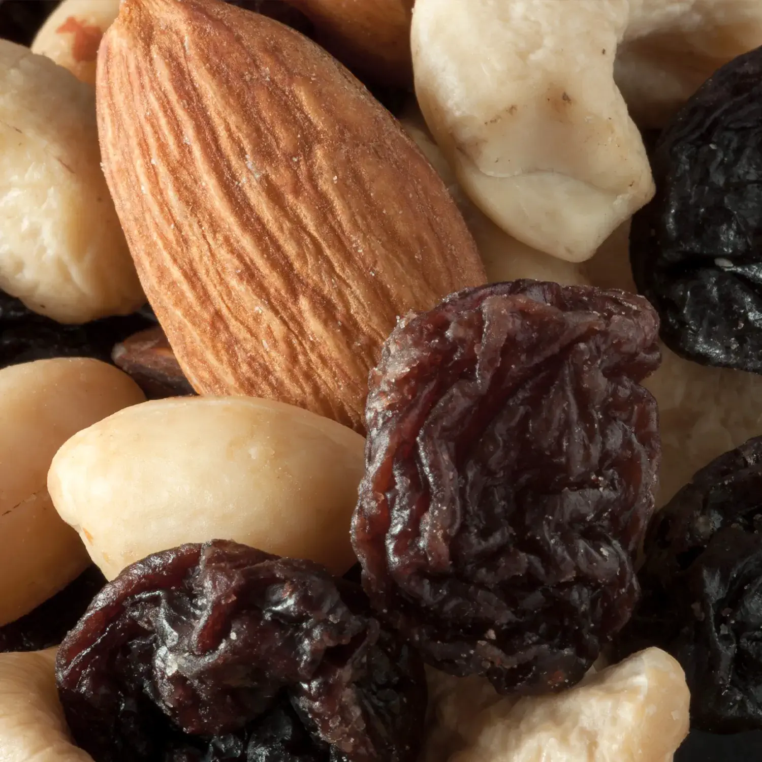 Nahaufnahme der Nuss-Frucht-Mischung Studentenfutter