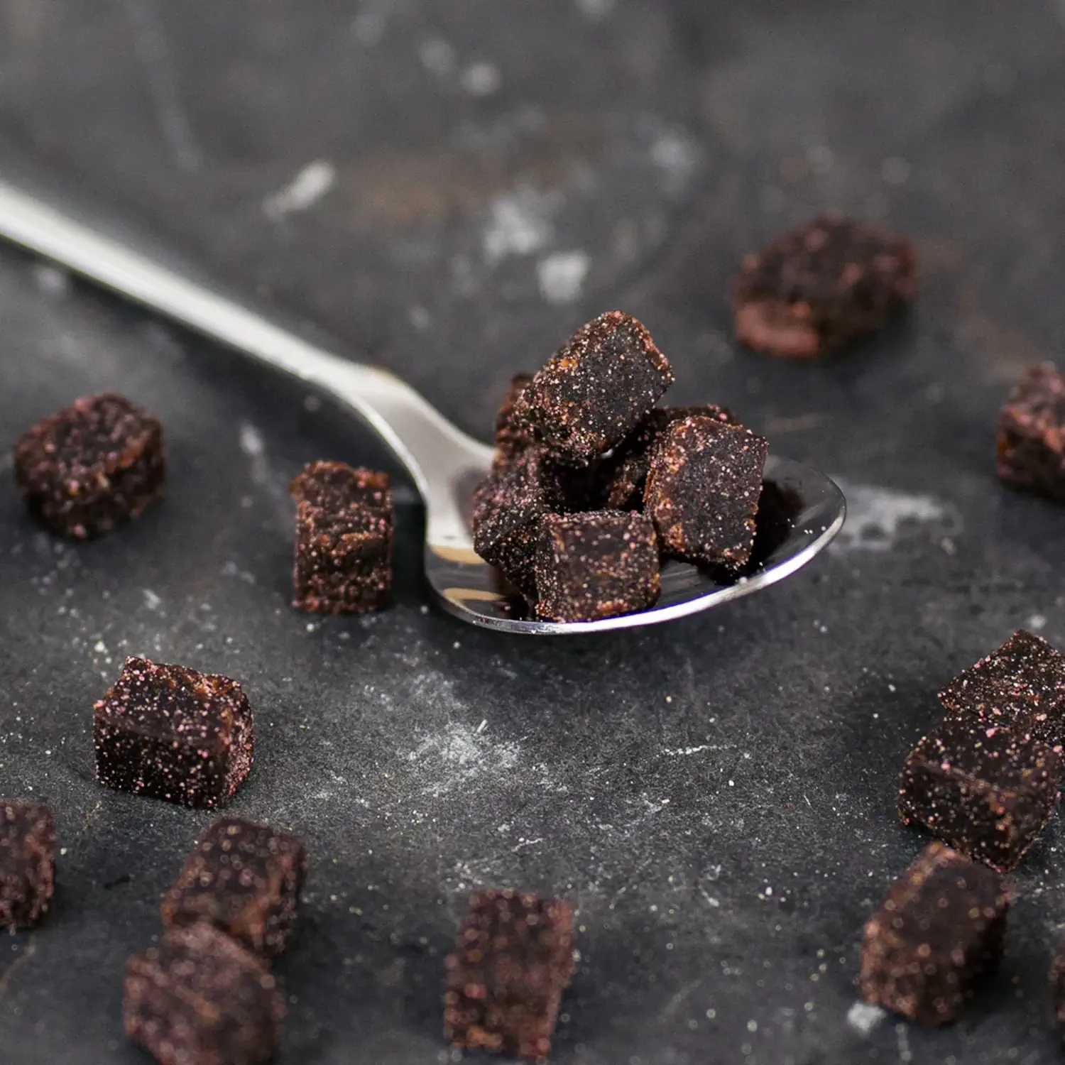 Weitere Nahaufnahme von Açaí-Beerenwürfeln