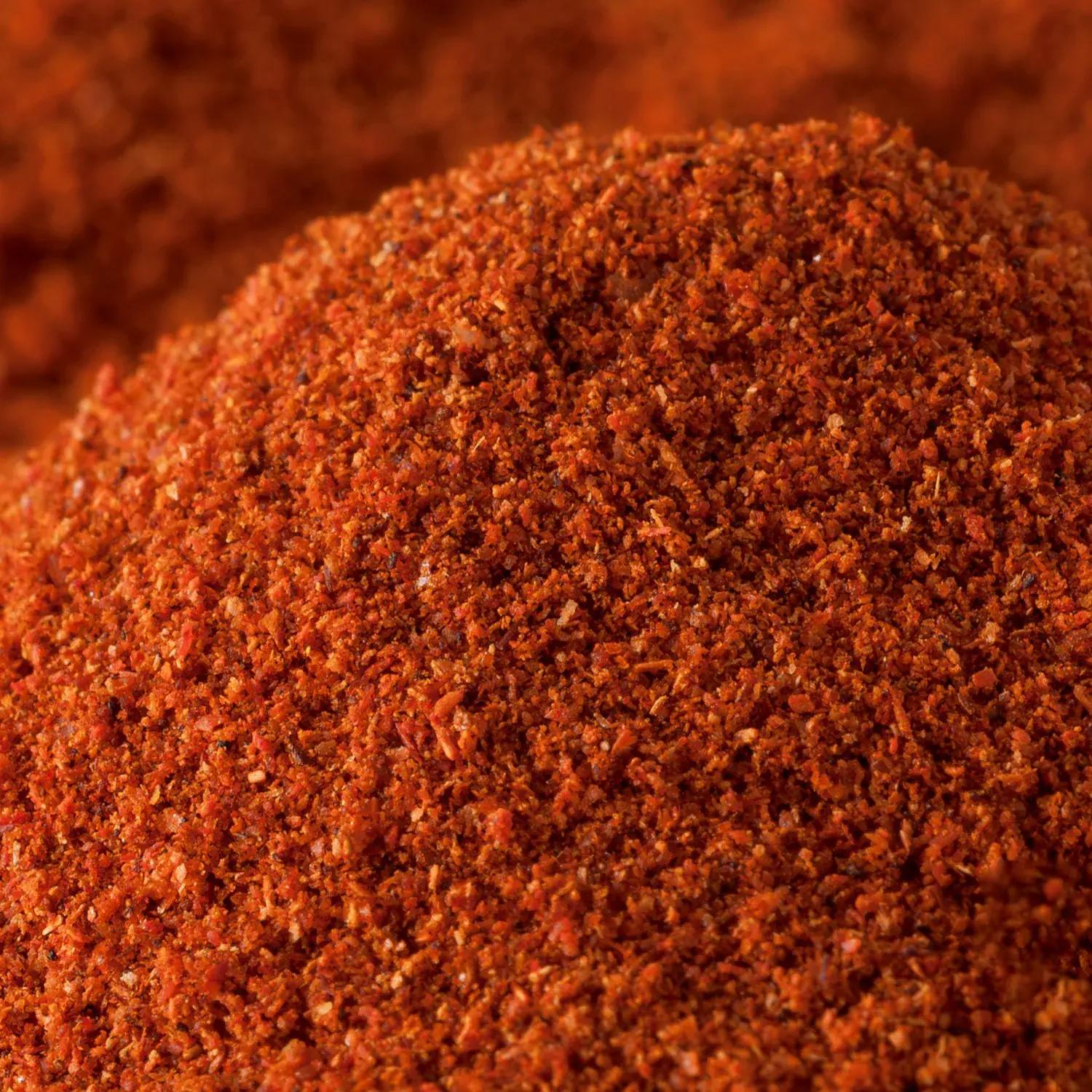 Nahaufnahme von gemahlenem Paprika rosenscharf