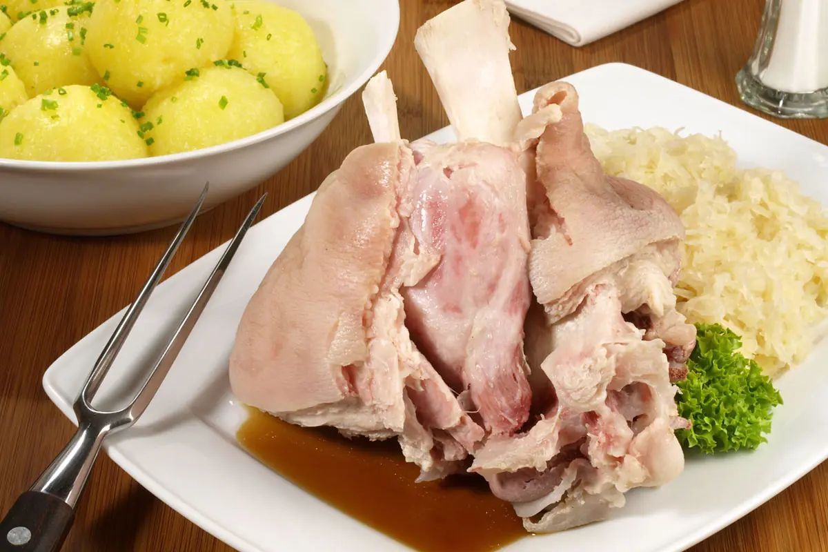 Eisbein mit Sauerkraut Eisbein mit Sauerkraut