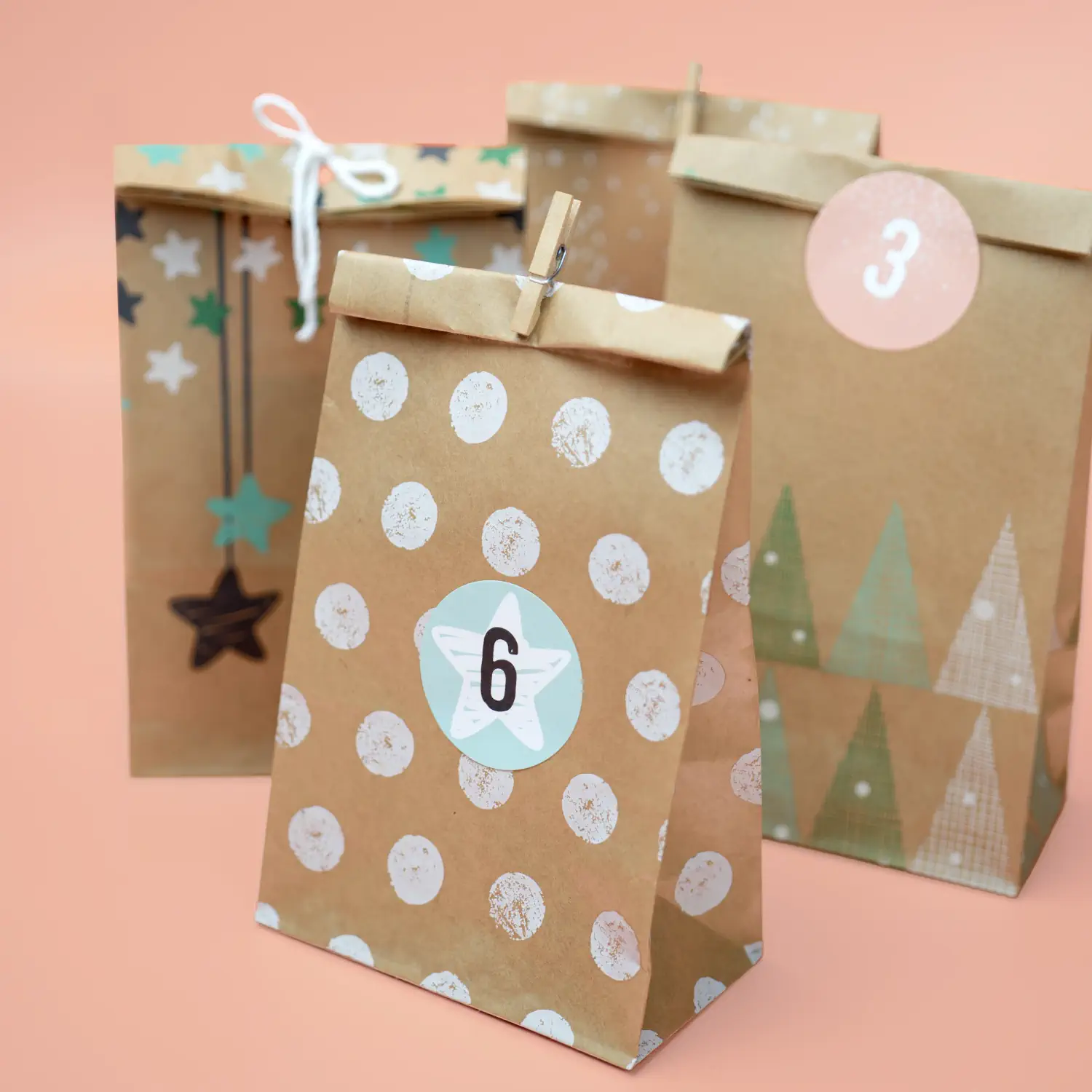 Trockenfrüchte & Snacks Adventskalender-Set mit Beuteln zum Selberbasteln - Papiertütchen Adventskalender-Set „Nature“ mit Trockenfrüchten, Snacks und Holzklammern in Naturfarbe