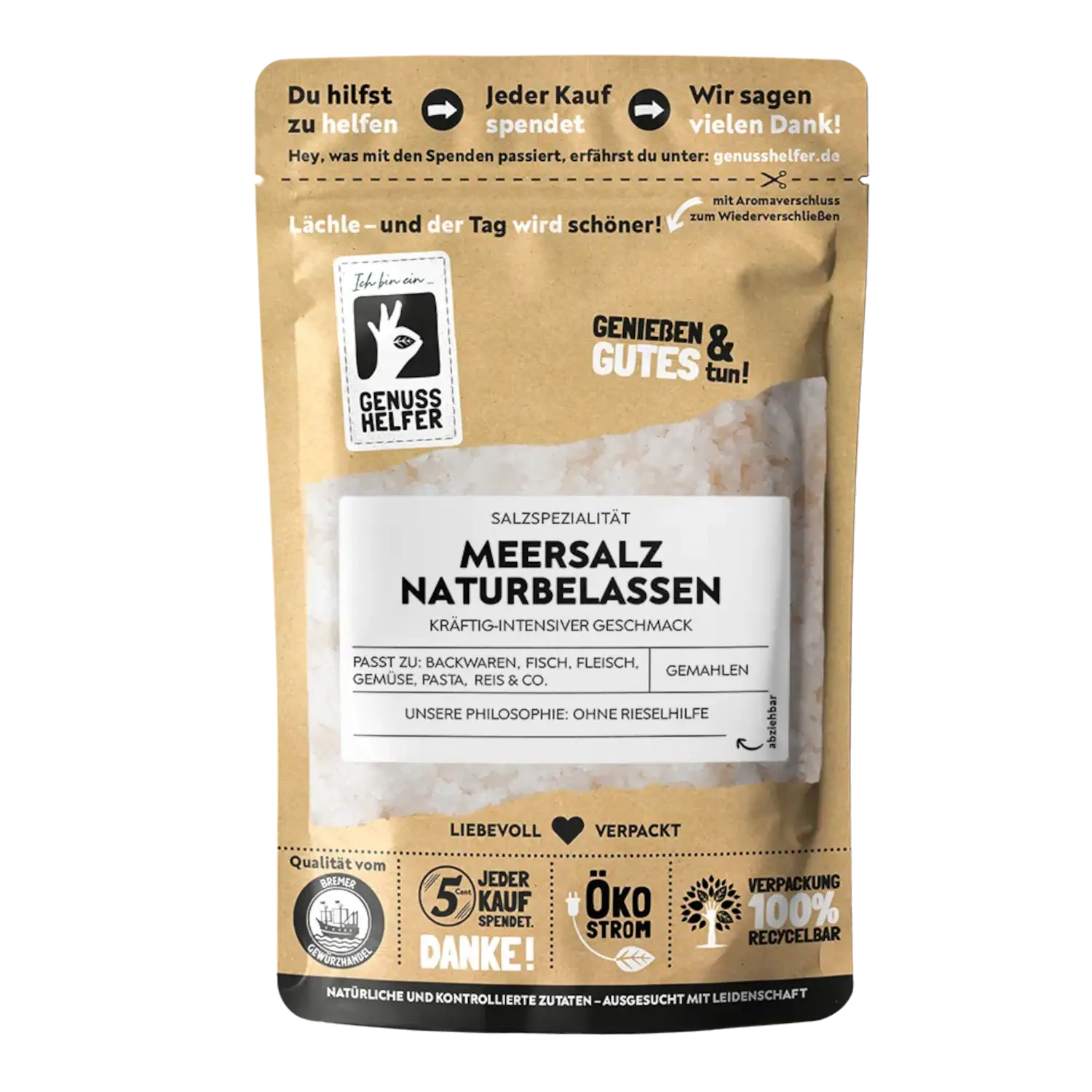 Meersalz naturbelassen, gemahlen Gemahlenes französisches Meersalz in einer Holzschale