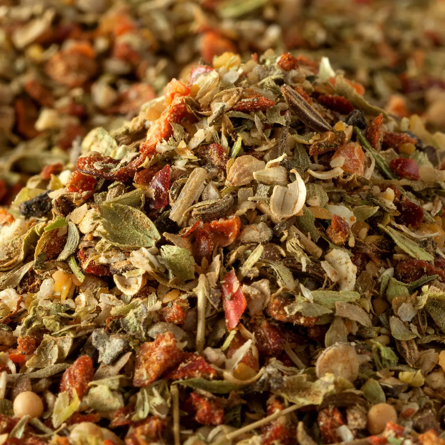 Nahaufnahme von geschroteten Pizzakräutern