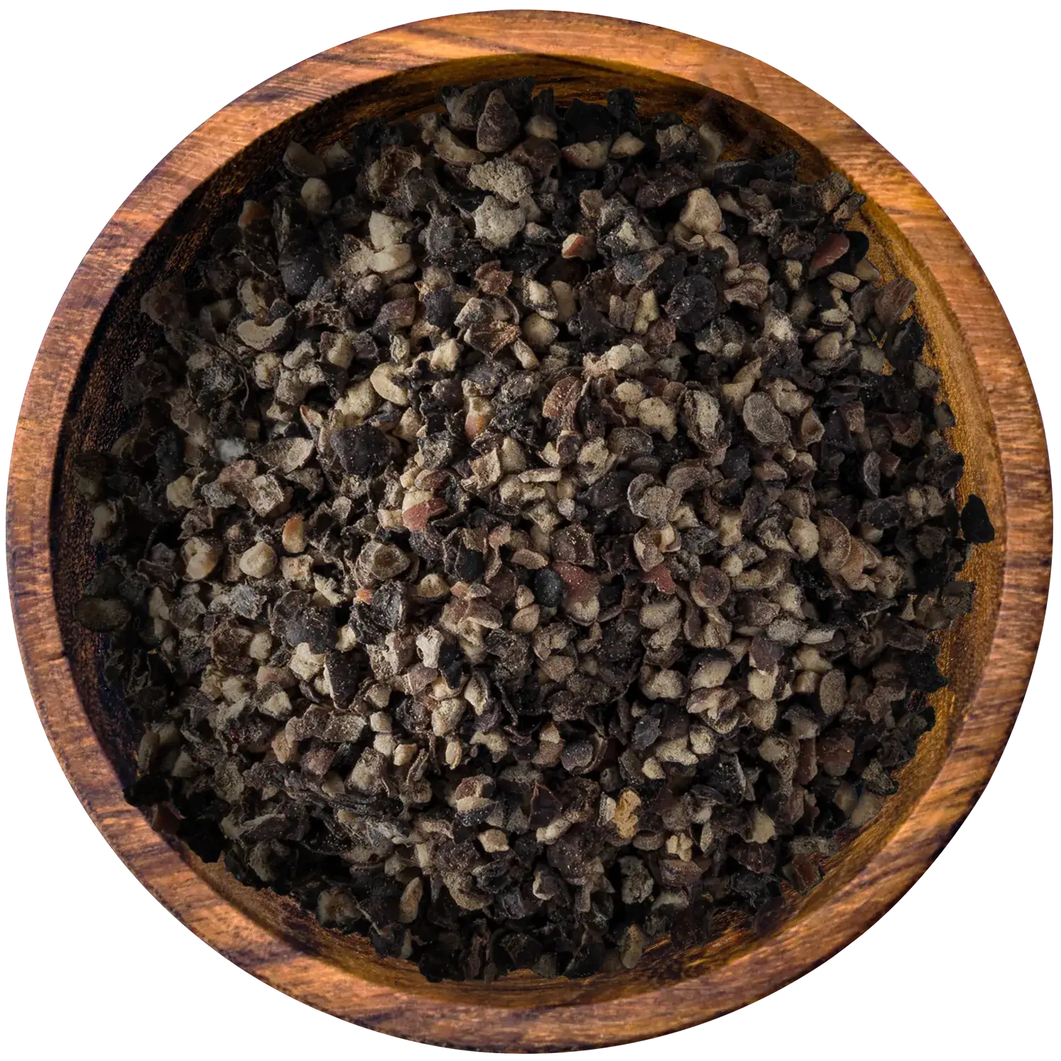 Geschroteter schwarzer Pfeffer in einer Holzschale