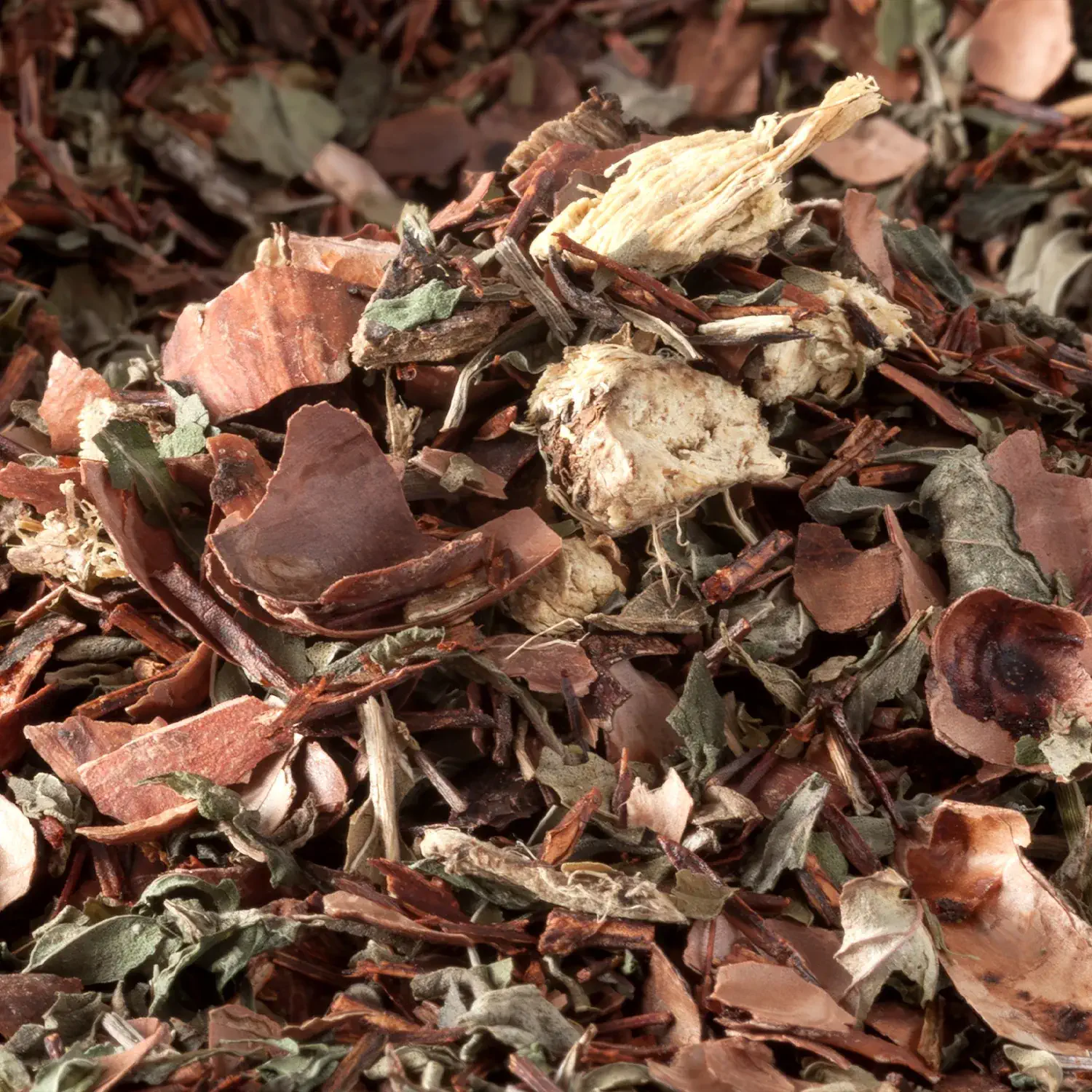 Nahaufnahme von losem Rooibos-Tee Schoko-Minze